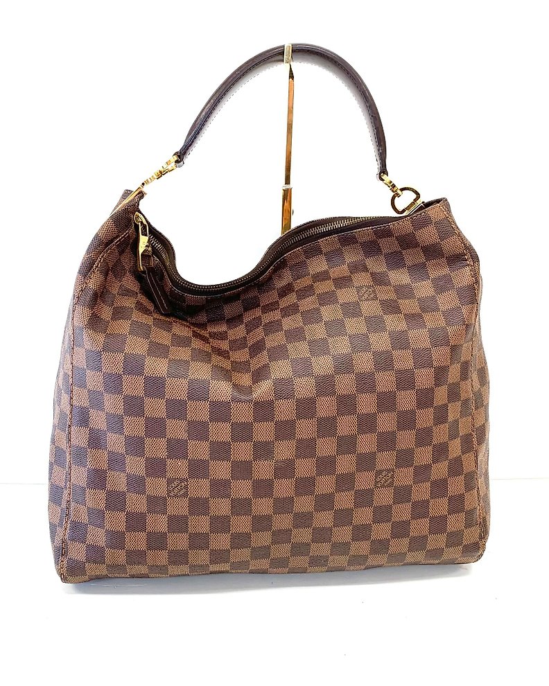 At Auction: Louis Vuitton, Louis Vuitton - Victoire Handbag