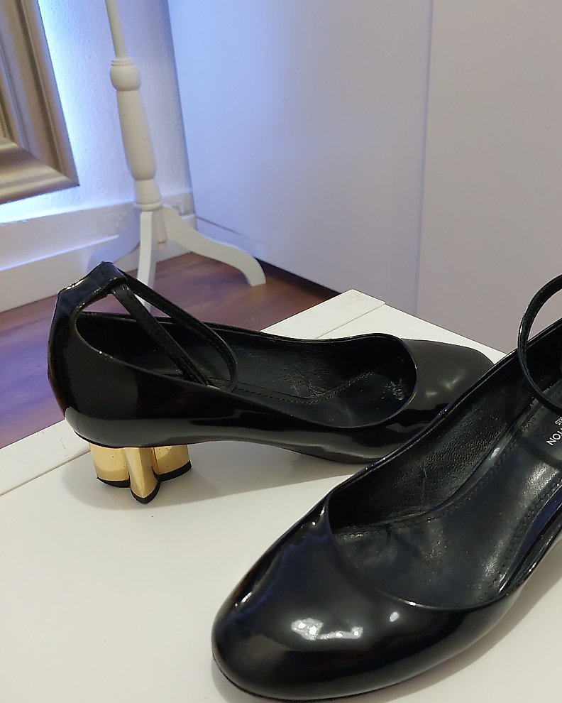 Louis Vuitton - Sandals - Size: Shoes / EU 37 - Catawiki