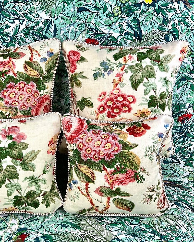 Pillows with Gucci fabric (4) - Catawiki