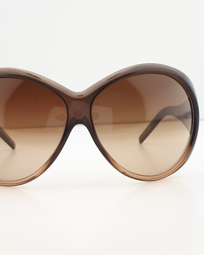 Chanel - Shield Brown Frame-Beige Leather Coated Temples with Gold Tone  Chanel Logos - Óculos de sol - Catawiki