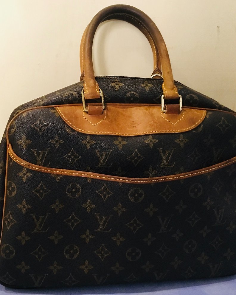 At Auction: Louis Vuitton, Louis Vuitton Monogram Canvas Deauville Bag