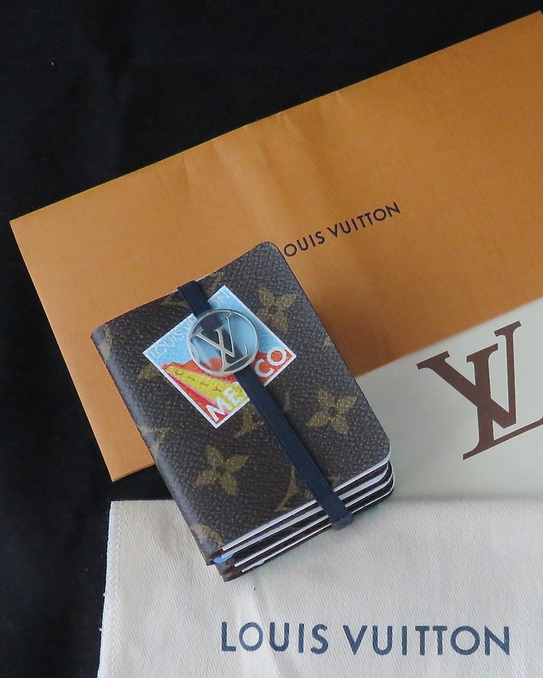 Louis Vuitton - PASSPORT COVER - Catawiki