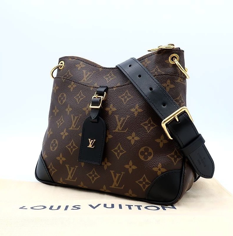Louis Vuitton - Menilmontant PM Crossbody bag - Catawiki
