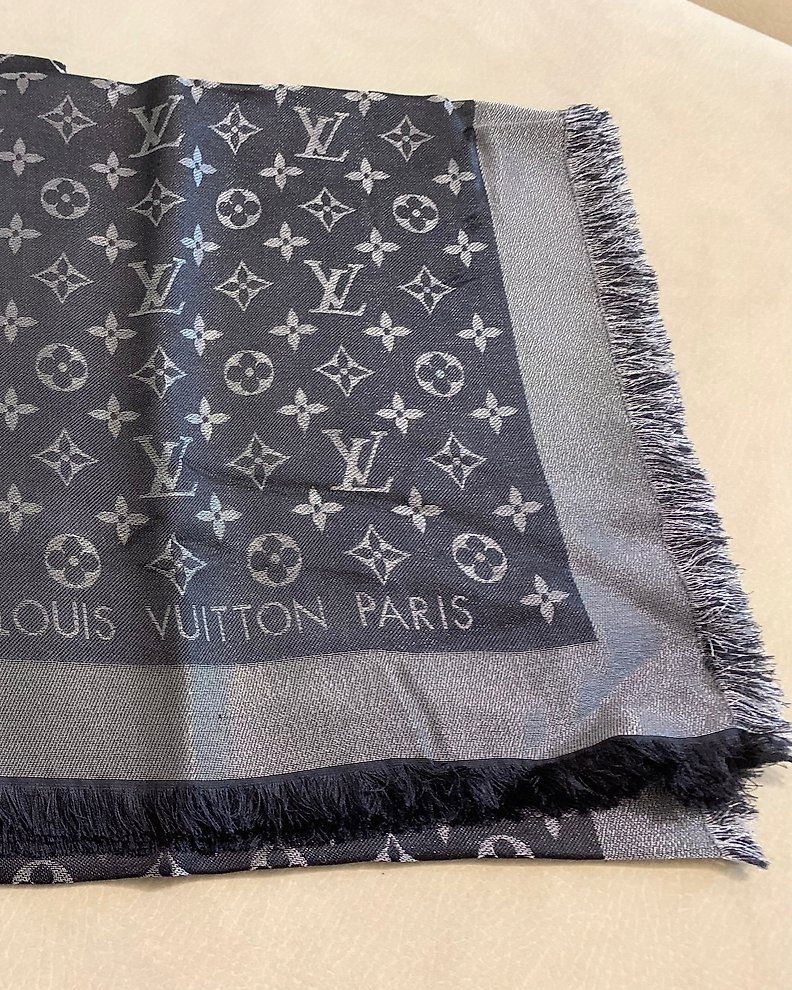 Louis Vuitton - Paisley embroidered Denim Jeans - Catawiki