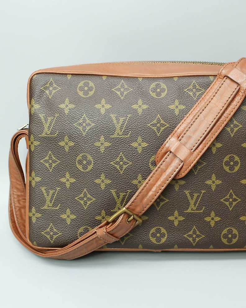 Vintage Louis Vuitton M51364 Monogram LV Sac Bandouliere Shoulder
