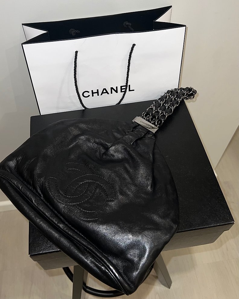 Chanel - Black Quilted Leather Gabrielle Large Hobo Handbag - Catawiki