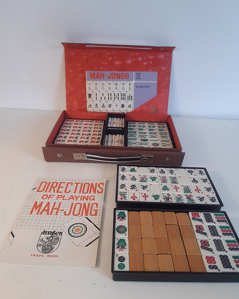 Antique Mahjong game in original box - Bamboo wood and bone - Catawiki