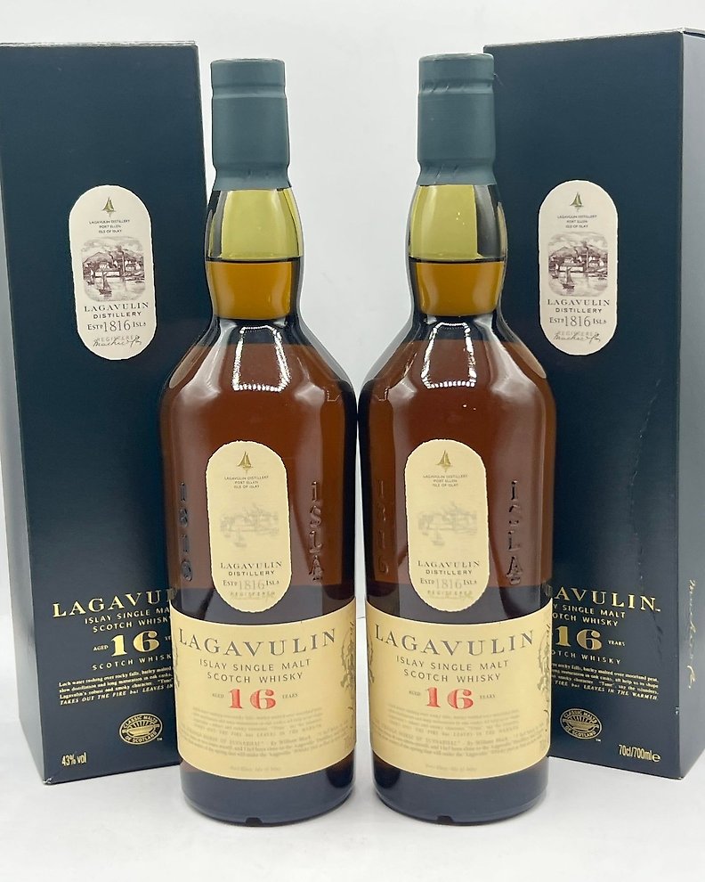 Lagavulin 16 years old - Original bottling - 70cl - 2 bottles - Catawiki