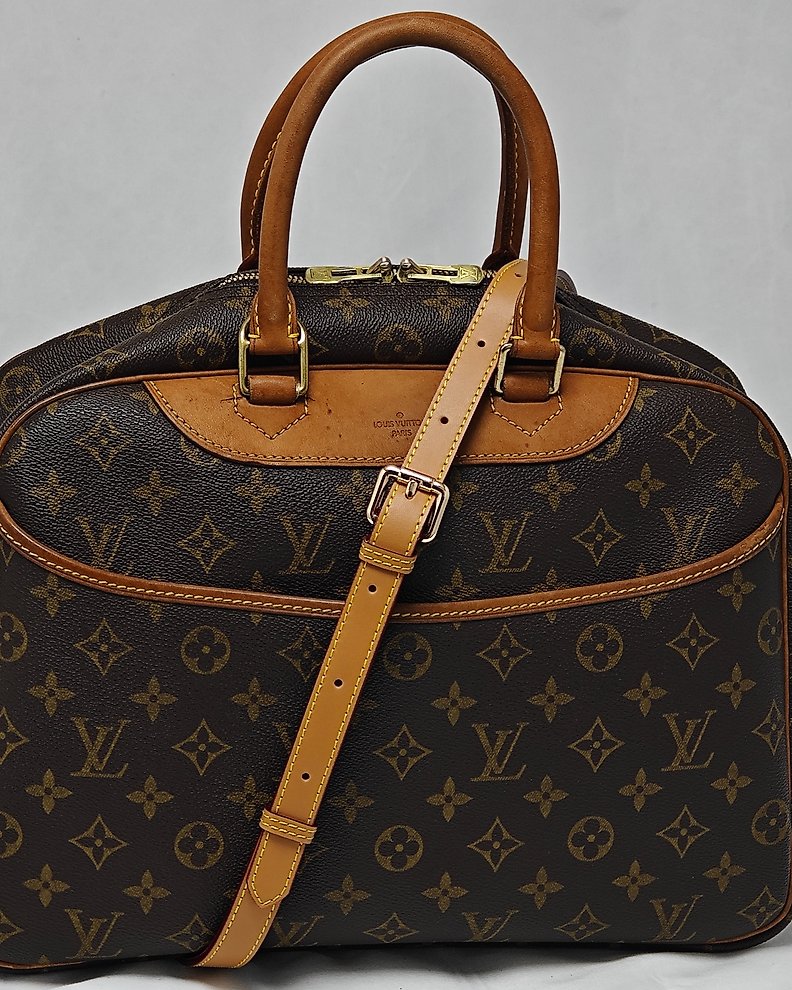 Sold at Auction: Louis Vuitton Monogram Deauville Hand Bag, 2000