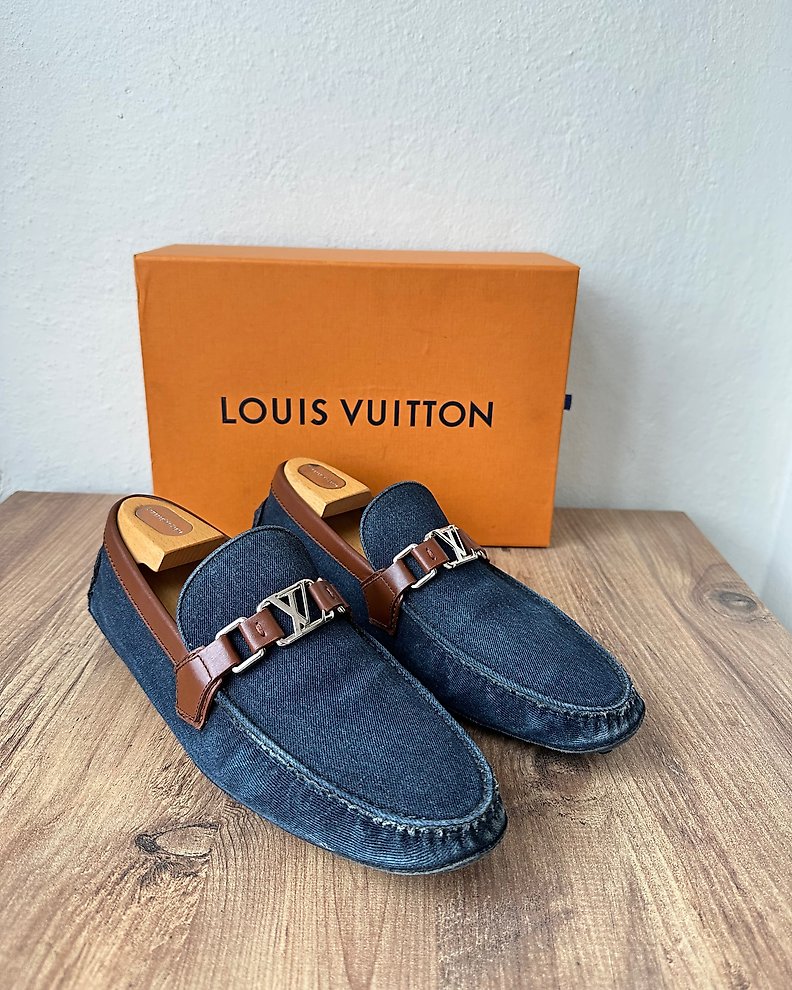 Sold at Auction: LOUIS VUITTON - HOCKENHEIM SUEDE MOCCASIN LOAFERS