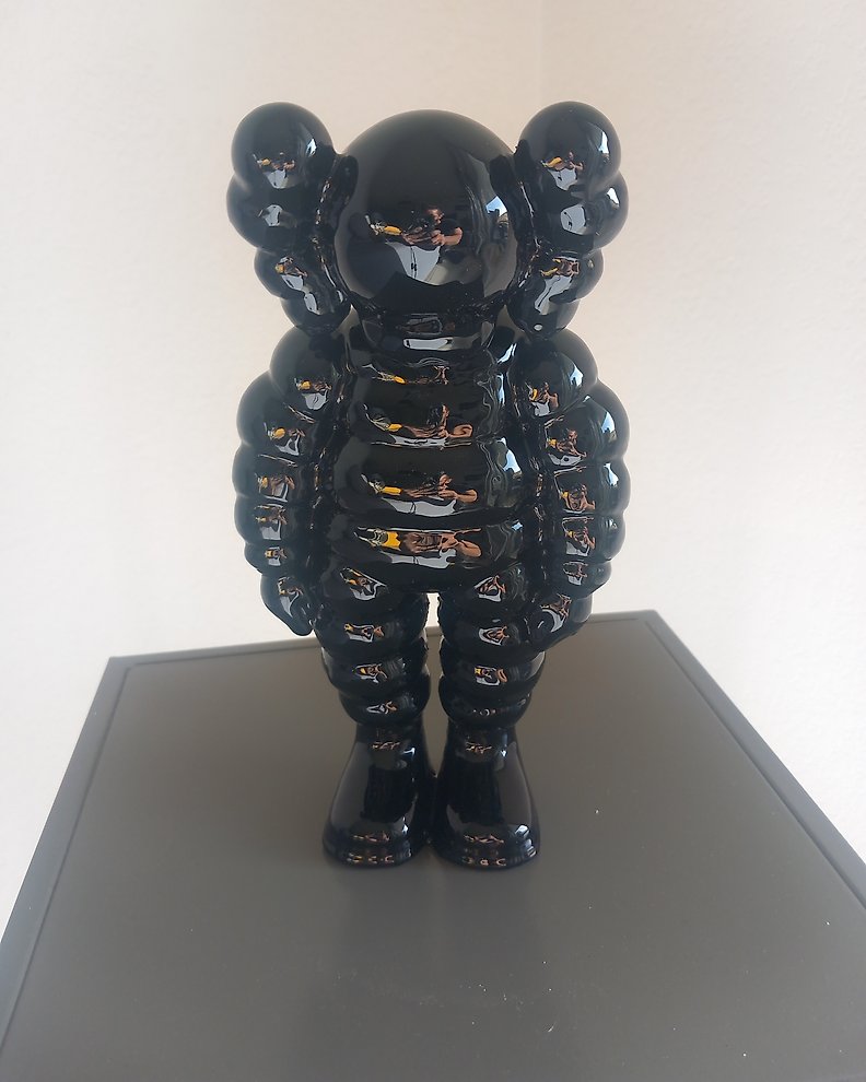 l.m arts - Sculpture, Kaws Air Jordan - 30 cm - Plastic - - Catawiki