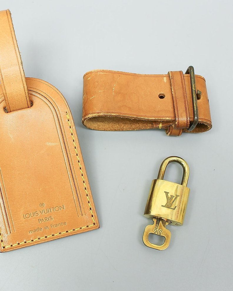 Louis Vuitton cadena/padlock/lock with 2 keys 320 - Catawiki