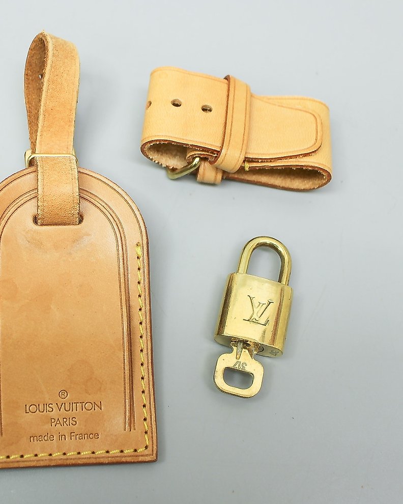 Louis Vuitton Authentic Leather Luggage Bag Name Tag Poignet