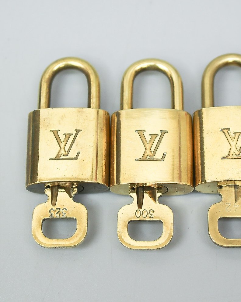 Louis Vuitton, Accessories, Authentic Lv Key Lock 323 Set