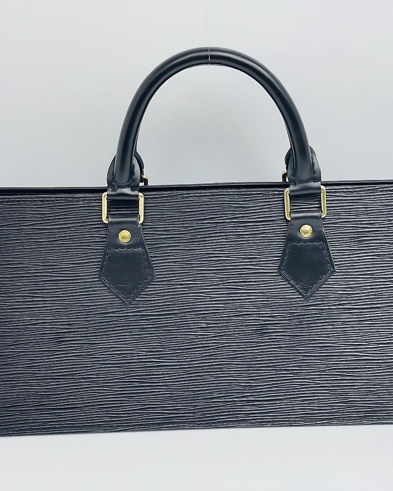Louis Vuitton - Sac Triangle Handbag - Catawiki