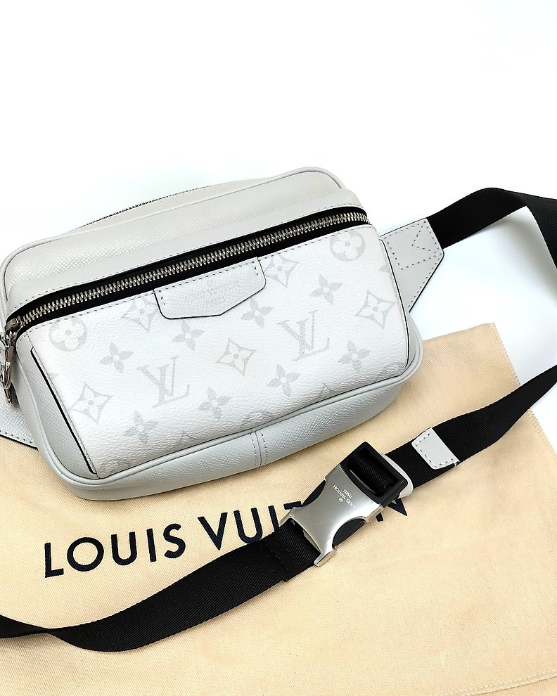 Louis Vuitton - Monogram Bandana Discovery Bumbag - - Catawiki