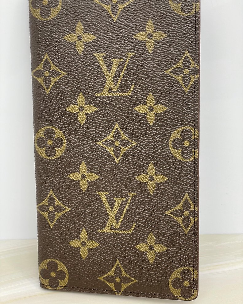 Shop Louis Vuitton MAHINA Plain Leather Small Wallet Folding
