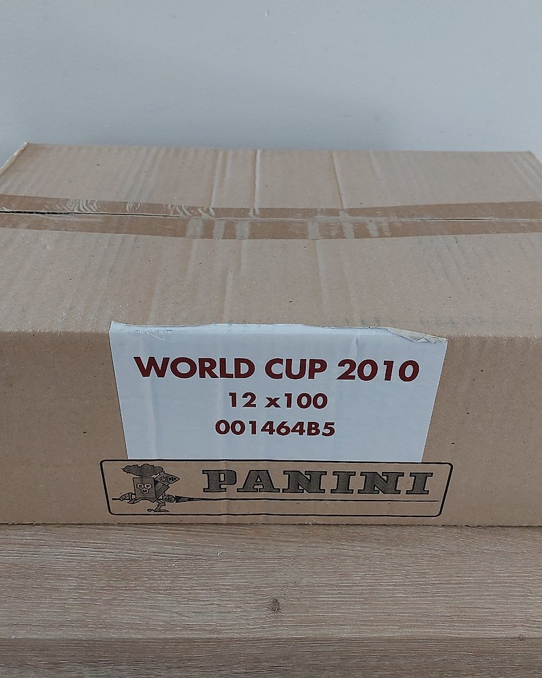 Panini World Cup 2010 - sealed box / display including 100 packs of stickers