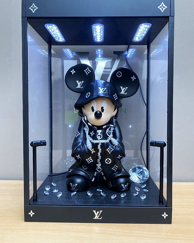 Ydderf - Vitrine Mickey Mouse Louis Vuitton - Catawiki