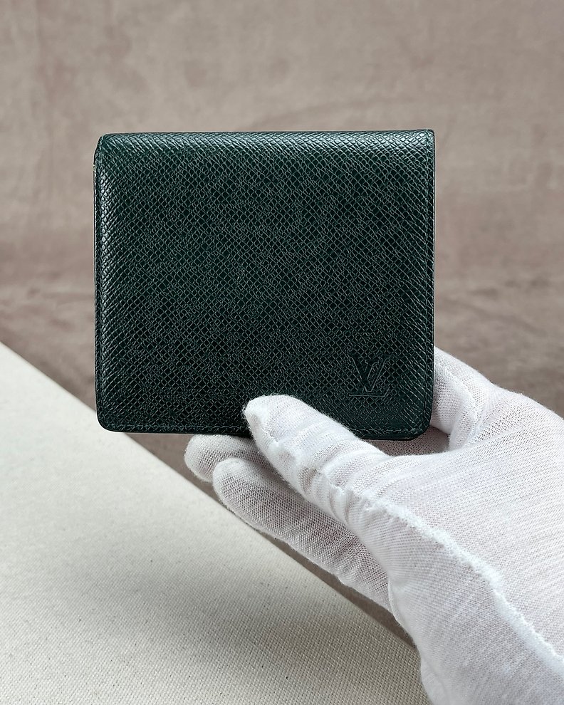 Louis Vuitton // 1996 Black Epi Leather Bifold Men's Wallet