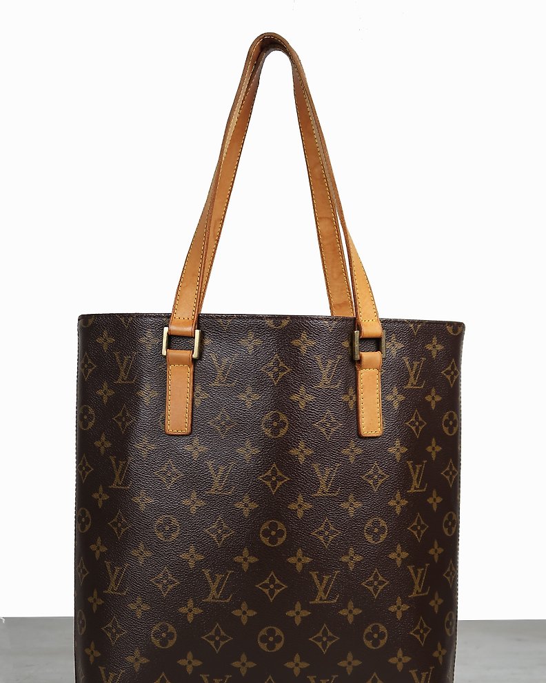 Sold at Auction: Louis Vuitton, Louis Vuitton - LV - Artsy GM in Monogram  Canvas - Brown - Shoulder Bag