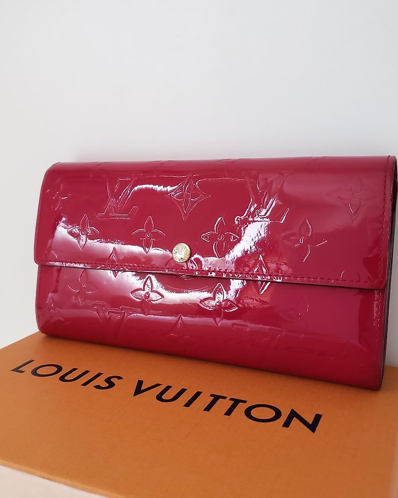 Louis Vuitton - Portefeuille Sarah Vernice Wine Red - - Catawiki
