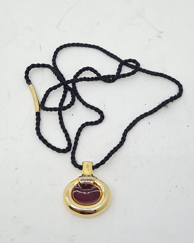 [Japan Used Necklace]Louis Vuitton Rank M61083 Essential V-Necklace Gold  Color