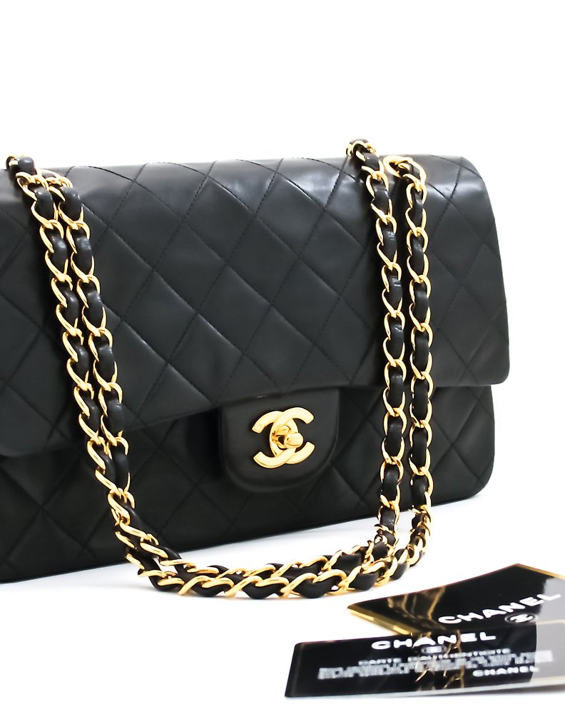Chanel - Chevron V Stitch Chain Shoulder bag - Catawiki