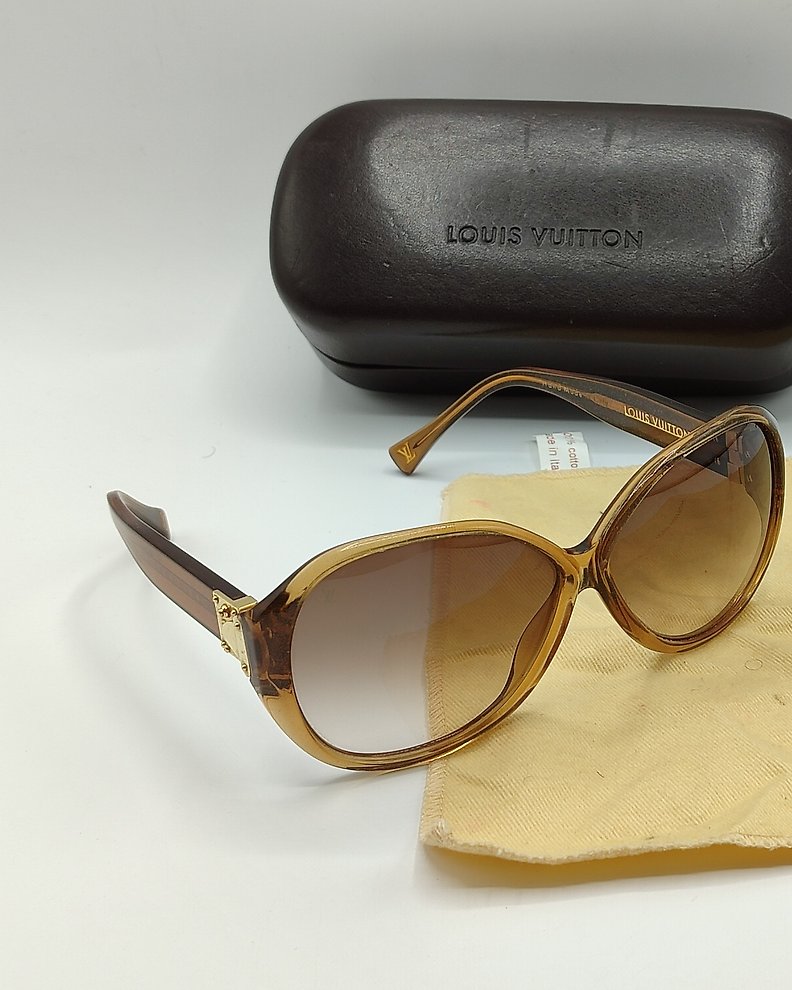 Louis Vuitton LV Moon Rectangular Sunglasses 2022 Ss, Black, One Size