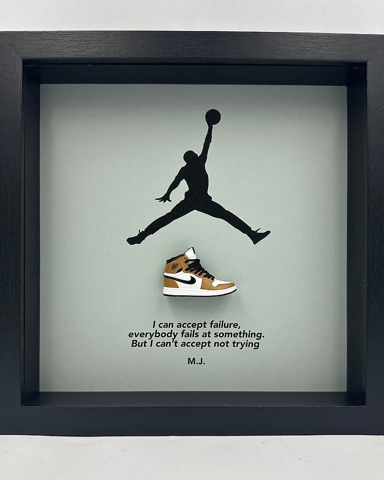 Frame (1) - Framed Sneaker Air Jordan 1 Retro High Chicago - Wood - Catawiki