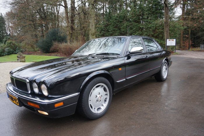2010 Jaguar XJ спидометр