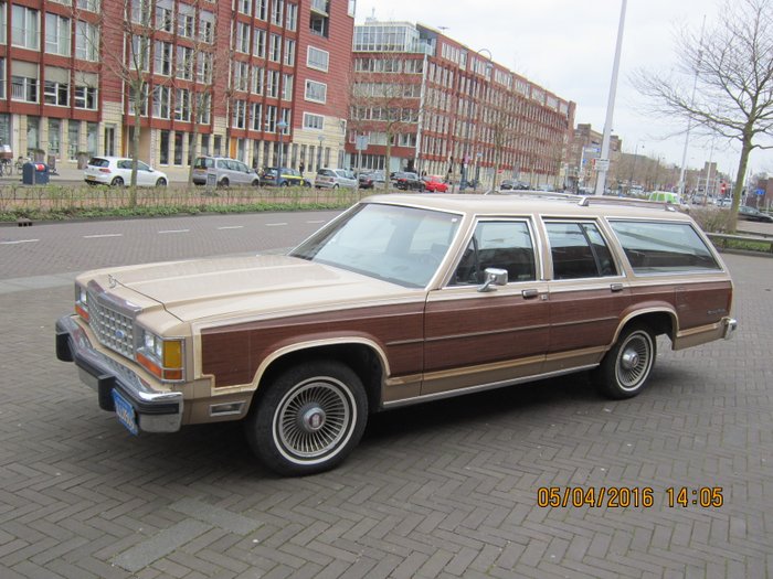 Ford Ltd Station Wagon 1975