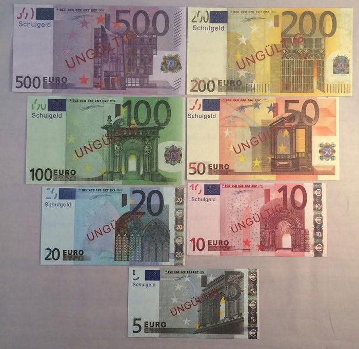 Размер евро купюры. Евро банкноты номинал 200. Банкноты 100 евро. Изображение евро купюр. Карточки с изображением денег.