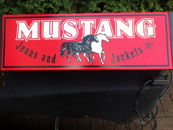 мустанг одежда интернет магазин. Mustang магазин джинсовой одежды. мустангмагащин. мустанг джинс магазины. мустанг красноярск.