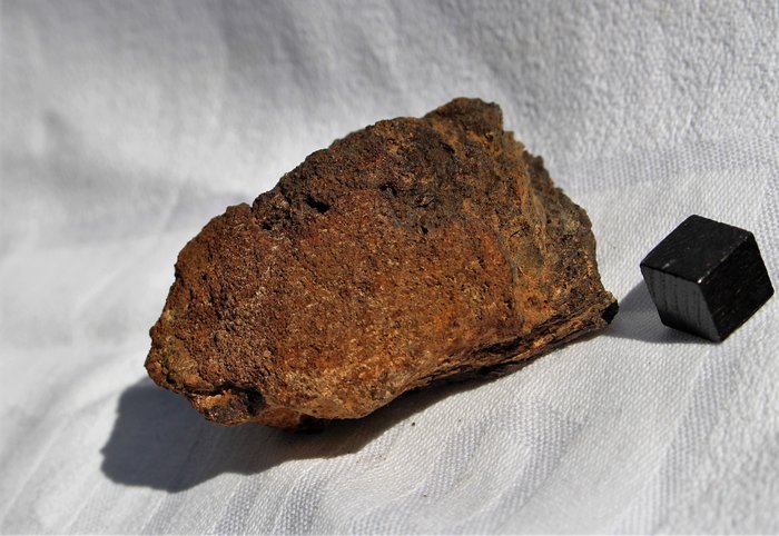 Метеорит на виолити. Метеорит серичо. Каменный метеорит h5. Метеорит н. Метеорит н.