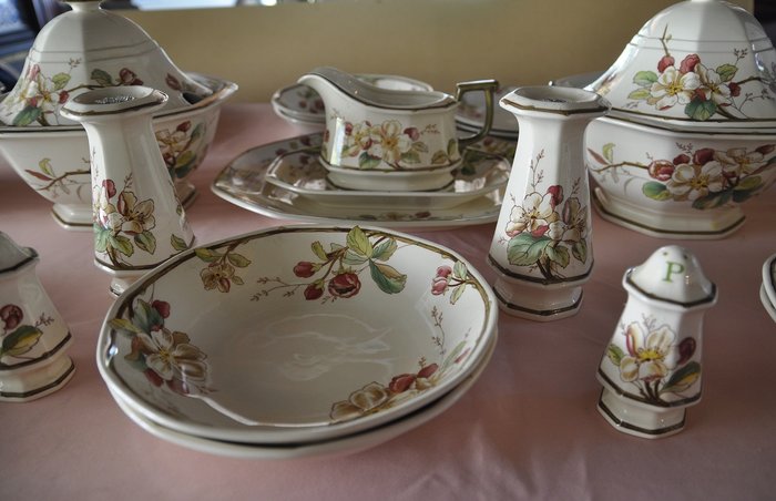 Villeroy boch christmas. Коллекция villeroy boch french garden. Виллерой бох авито. Пакеты виллерой бох. Тарелки виллерой бох.