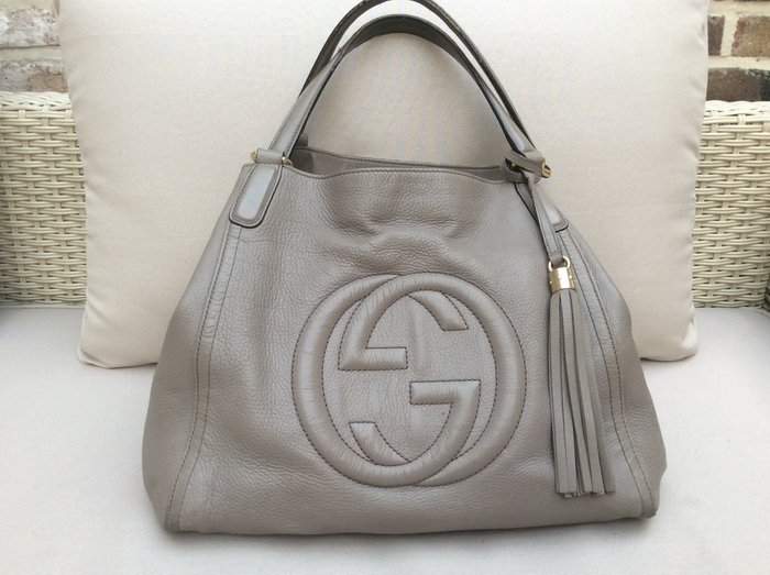 White Handbag Gucci with a Bird
