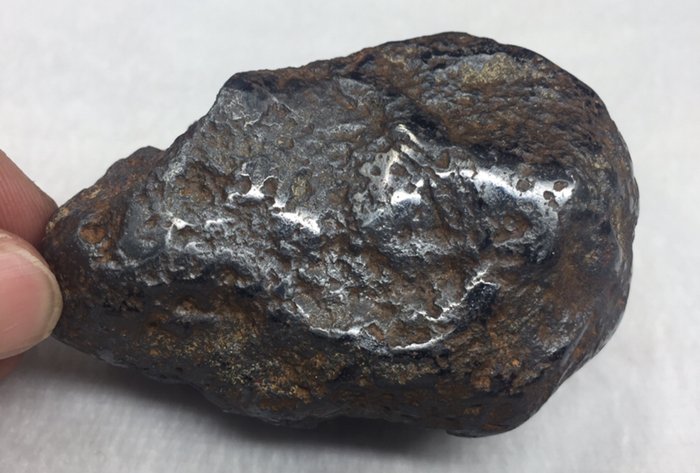 Iron stone. Stony-Iron Meteorite. Камень магнитится метеорит магнетит. Метеорит самородок. Метеорит каменный Немагнитный.