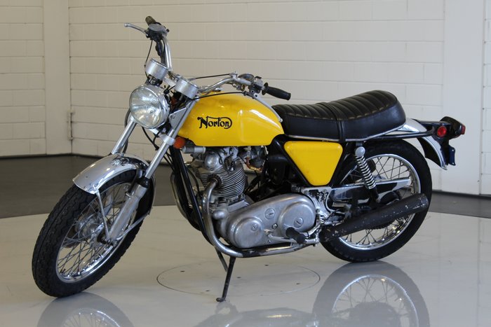 Norton Commando 1974