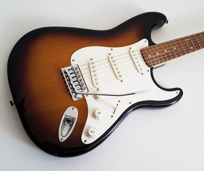 Affinity stratocaster. Fender Squiеr Аffinity венге. Fender Stratocaster Squier e.чёрно-белый.. Squier модели. Squier Stratocaster серийный номер.