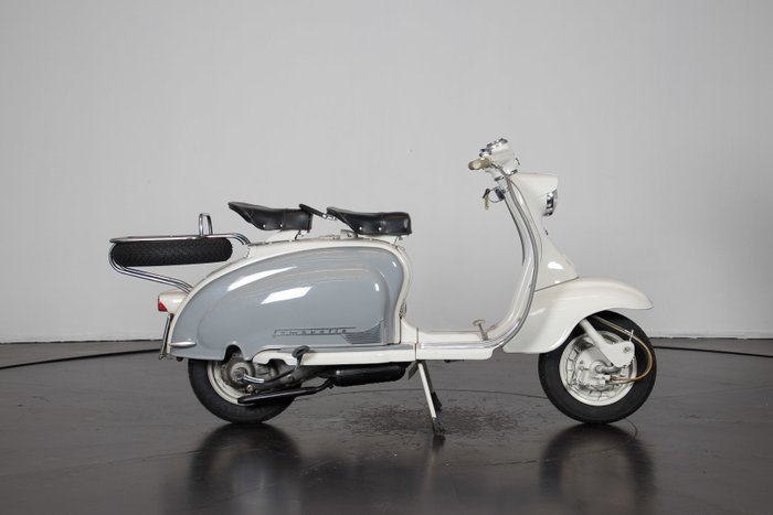 РњРѕРїРµРґ Lambretta
