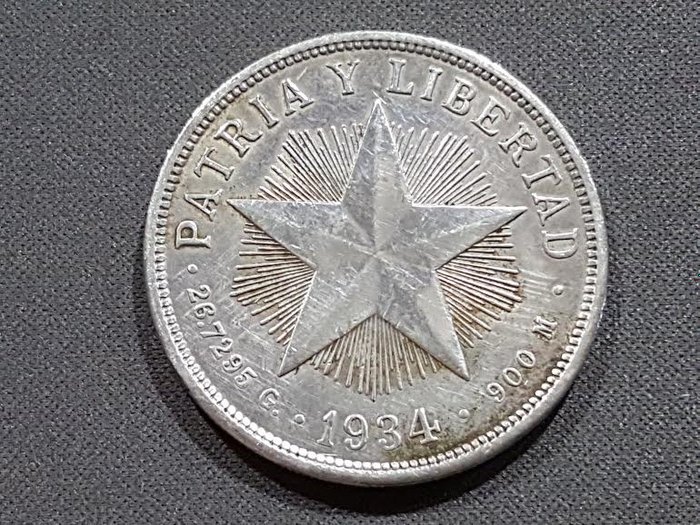 1934 год дымчатый монокристал. Republica de Cuba монета. Куба 1 песо 1934 года вес монеты серебро. Монета Republica de Cuba 2009 10. Карат 1934 год упаковка.