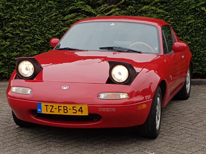 Мазда mx5 Miata с выдвижными фарами