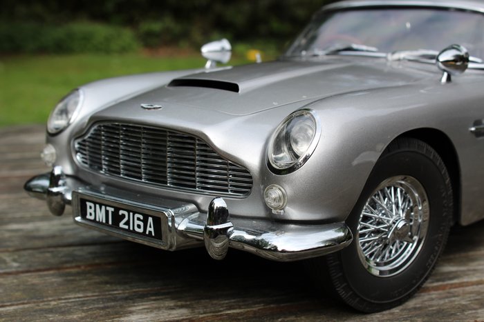 Aston Martin db5 гоночная