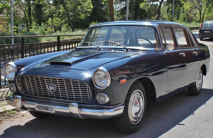 Lancia Flaminia авто