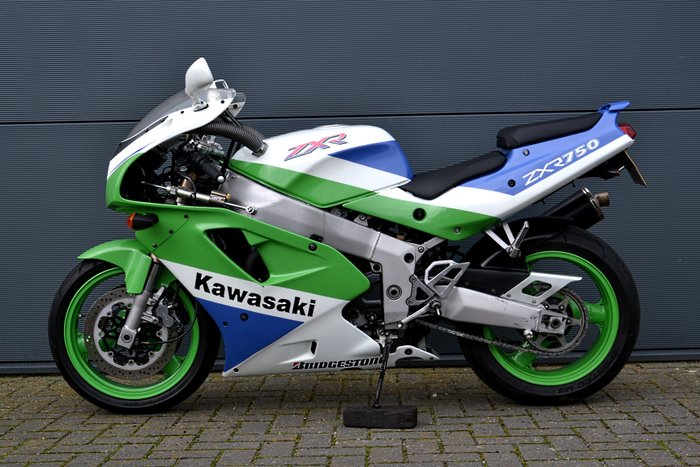 Кавасаки 750 фиолетовый