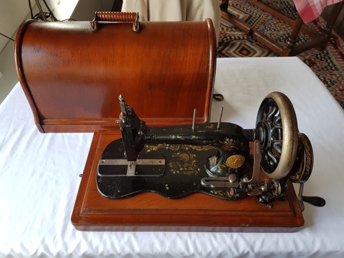 китайский зингер швейная машинка. машинка зингер 1880 года. швейная машинка зингер 1886 года. швейная машинка (zinger super 2001). зингер 12к.