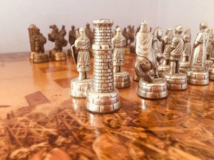 Шахматные фигуры крестоносцы