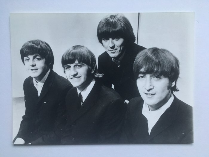 The Beatles в шарфах