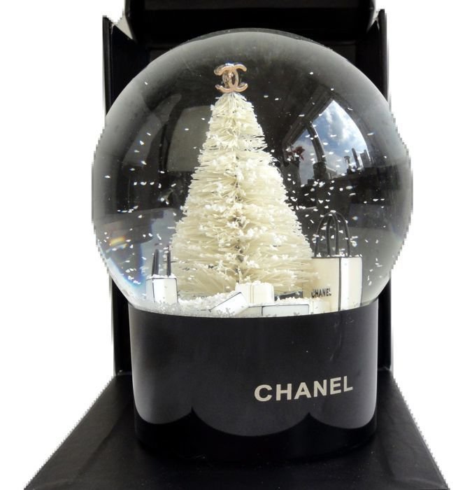 NEW CHANEL SNOW BALL CHRISTMAS TREE SHOPPING BAGS BOX CHRISTMAS SNOW BALL